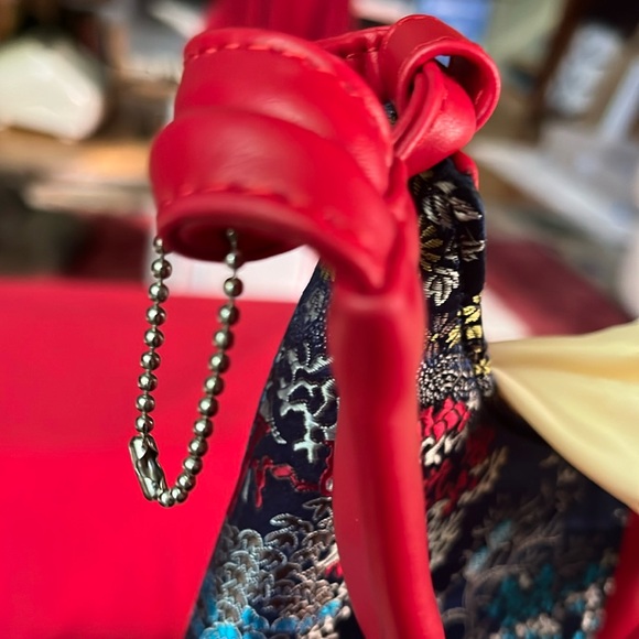 Elegant Floral Tote Bag with Red Straps - Picture 9 of 9